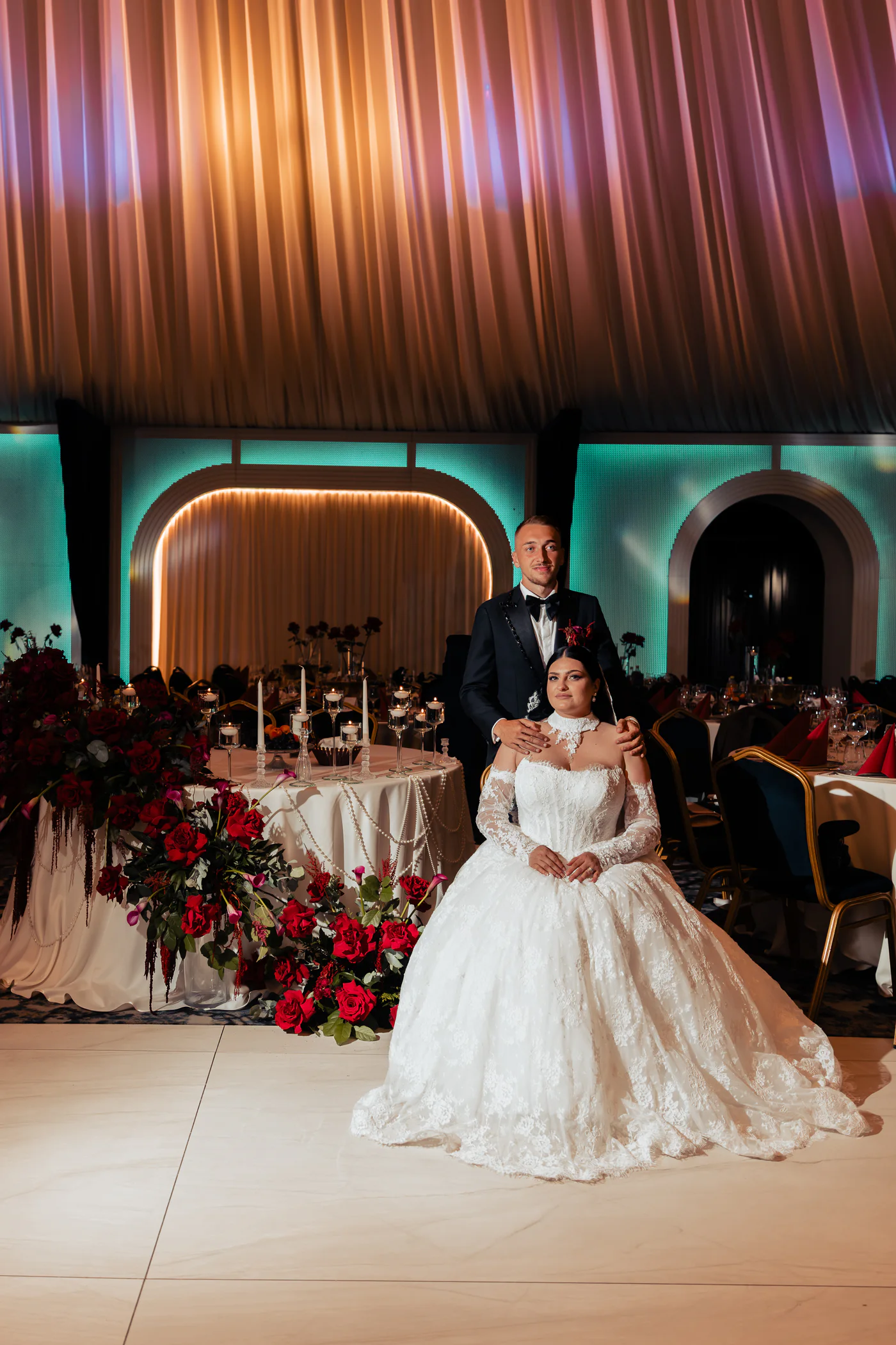 Miri fotografiați în decorul elegant al recepției